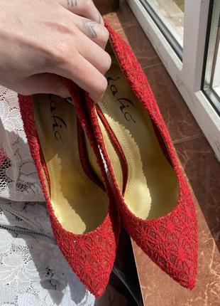 Туфли женские кружевные красные5 фото