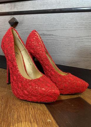 Туфли женские кружевные красные2 фото