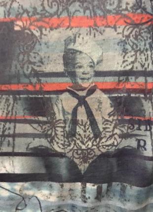 Очень красивая и стильная брендовая футболочка в рисунках 19.