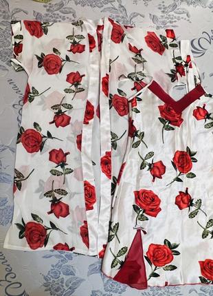 Дуже гарний халат і нічна сорочка шовкова прінт троянди біла набір6 фото