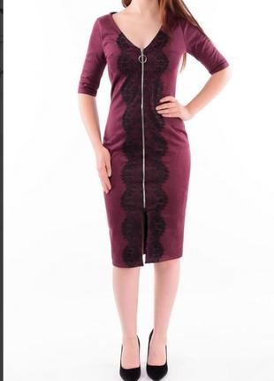 Стильне бордове плаття з гіпюром по коліно міді на блискавці