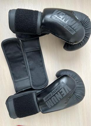 Боксерские перчатки venum 12 oz2 фото