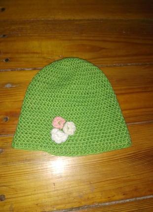 Зеленая вязаная шапочка с цветами ручная работа распродаж!5 фото