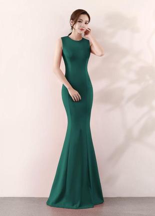 Зелёное вечернее платье в пол