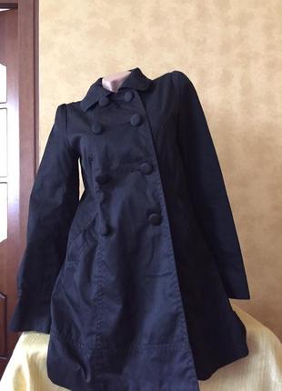 Милое чёрное двубортное пальто