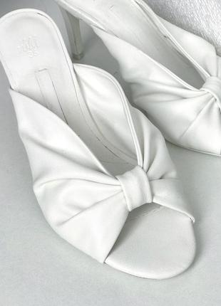 Белые шлепки на каблуке h&m2 фото