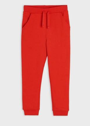 Красные джоггеры
