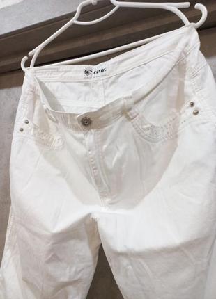 Очень красивые, фирменные, белые бриджи3 фото