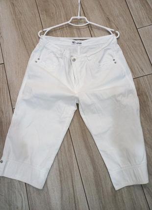 Очень красивые, фирменные, белые бриджи8 фото