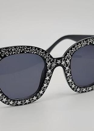 Солнцезащитные очки с камнями и звёздами1 фото