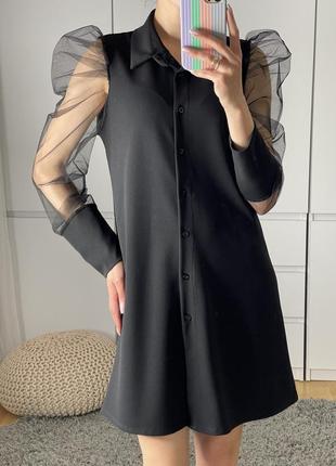 Сукня з воланами на рукавах