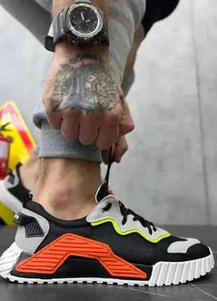 Чоловічі стильні чорні кросівки демісезонні, чорні кросівки стильні кроси чорний жовтогарячий