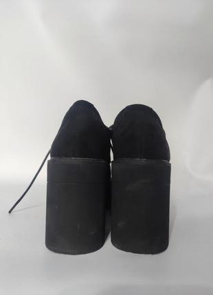 Туфли на платформе и каблуке чёрные5 фото