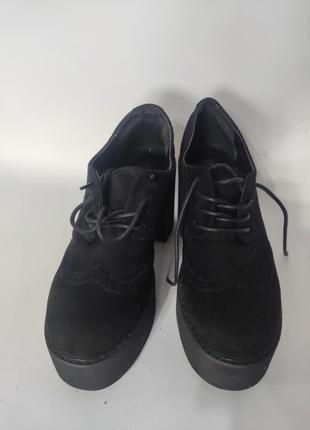 Туфли на платформе и каблуке чёрные2 фото