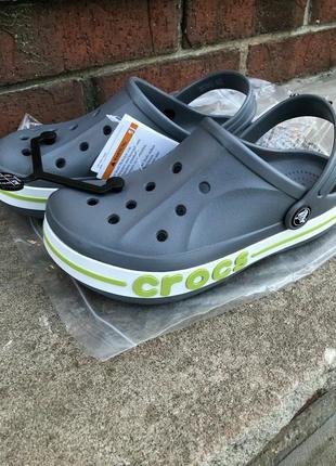 Крокс баябэнд клог серые crocs bayaband clog charcoal volt green10 фото