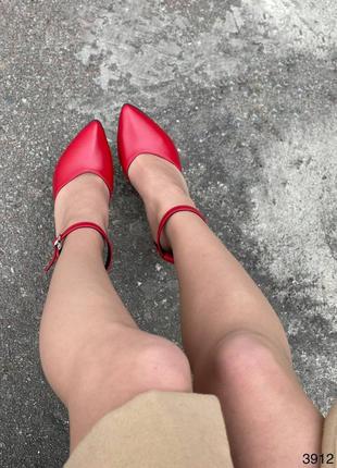 Красные женские кожаные туфли6 фото