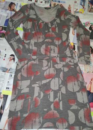 Сукня трикотажна сіра з червоним принтом3 фото