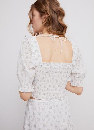 Топ  в квітковий принт h&m