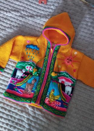 Яскравий светр