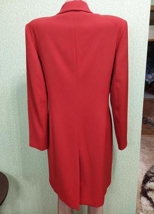 Удлиненный женский пиджак классический красный цвет3 фото