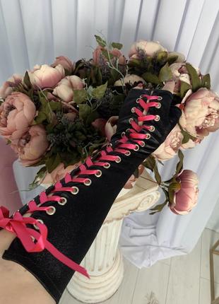 Перчатки длинные черные шнуровка малиновая розовая, атласные, ленты, костюм, хэллоуин2 фото