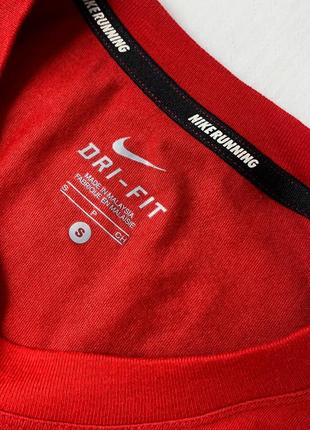 Мужская красная спортивная беговая футболка nike dri-fit running найк. размер s m5 фото