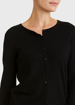 Классический черный кардиган на пуговицах