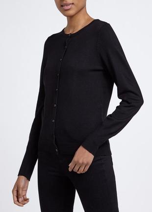 Классический черный кардиган на пуговицах