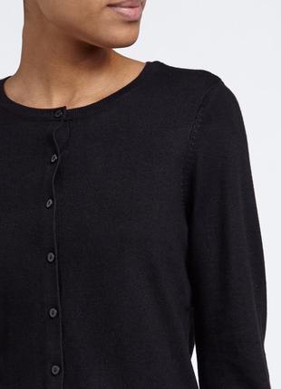 Классический черный кардиган на пуговицах