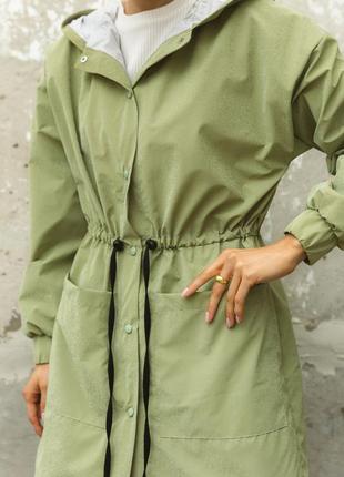 Куртка-парка женская длинная водонепроницаемая с капюшоном оливковая6 фото