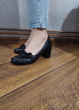 Туфли на каблуке кожаные