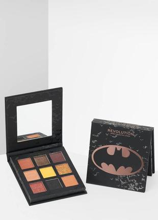 Палетка теней makeup revolution x dс batman ™