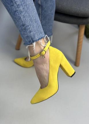 Жовті сонячні туфлі човники olimp з гострим носком натуральний замш 35-41