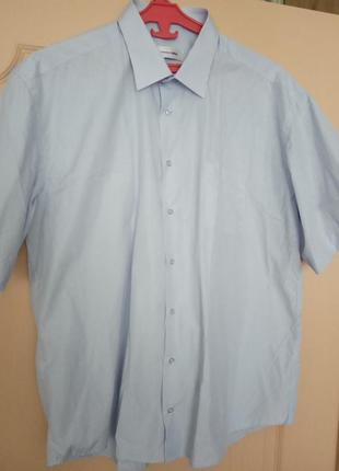 Сорочка в дрібну смужку.