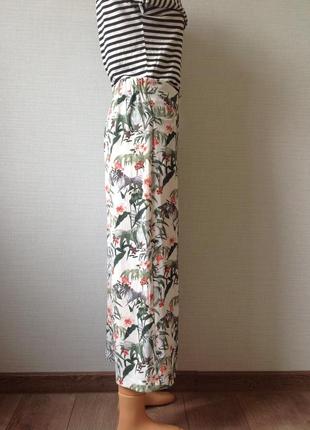 Лёгкие свободные брюки кюлоты  в цветы с карманами  размер 126 фото