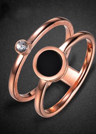 Женское стильное кольцо двойное декор цирконий вставка черная акриловая цвет золотистый медицинская сталь (17)1 фото