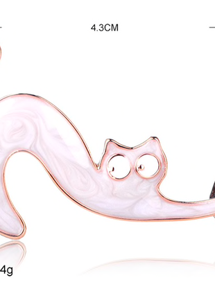 Брошь кошка с клубком нитей, покрыта эмалью с перламутровыми переливами.2 фото