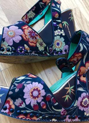 Босоножки irregular choice