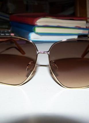 Крупные квадратные солнцезащитные очки с золотой оправой и линзой коричневый градиент5 фото