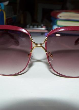Солнцезащитные очки-бабочки с бровями и буквой d на дужках линза винный градиент5 фото