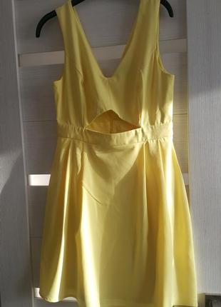 Яскраве плаття з вирізом2 фото