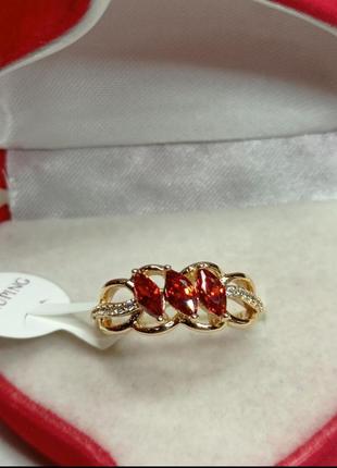 Красивая позолоченная кольца с красными фианитами и белыми цирконами ❤️🤍 размер 17.2 фото