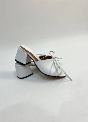 Белые кожаные шлепанцы сабо обьем регулируется на удобном каблуке3 фото