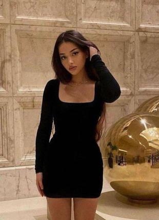 Сукня/плаття облягаюча/облягаюче