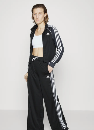 Спортивный костюм adidas