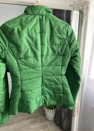 Яскрава куртка, красива зелена куртка, модна куртка3 фото