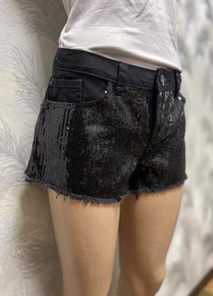 Шорти в паєтках з необробленим краєм