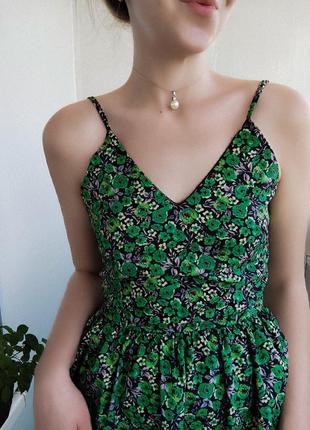 Зелена сукня на тонких бретелях у квітковий принт, зелений літній сарафан у квіти9 фото