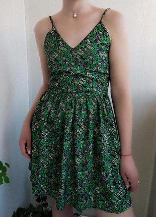Зелена сукня на тонких бретелях у квітковий принт, зелений літній сарафан у квіти10 фото