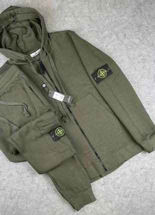 Мужской костюм stone island